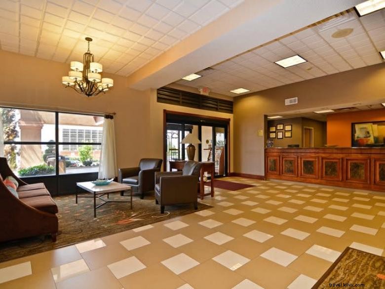 Best Western Plus Hôtel & Suites Aéroport Sud